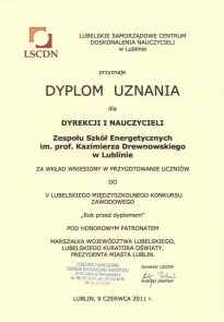 Dyplom uznania dla dyrekcji i nauczycieli ZSEn za przygotowanie konkursu Rok przed dyplomem