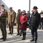 Złożenie wieńców przy pomniku poświęconym pamięci poległych